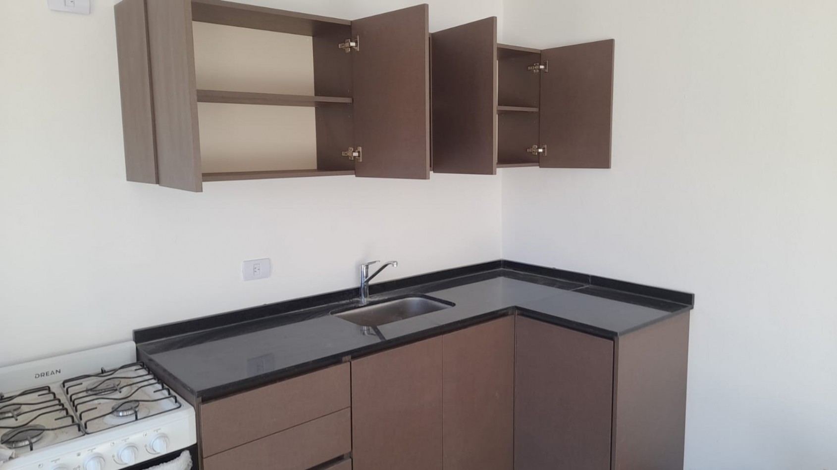 DOCTA: DUPLEX 3D, 2B Y ASADOR - A ESTRENAR