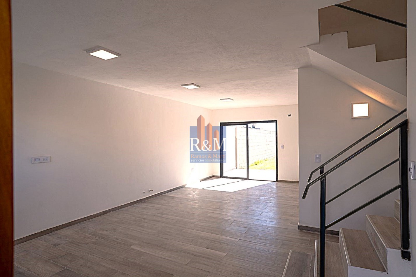 DOCTA: DUPLEX 3D, 2B Y ASADOR - A ESTRENAR