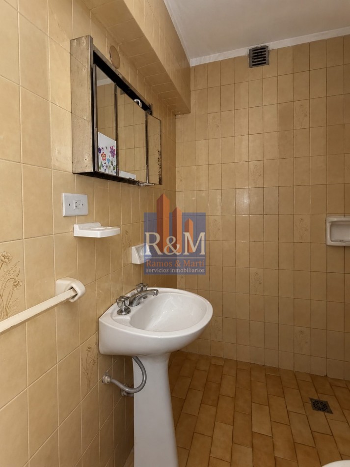 ALBERDI: DPTO 2D SEMIPISO CON BALCON
