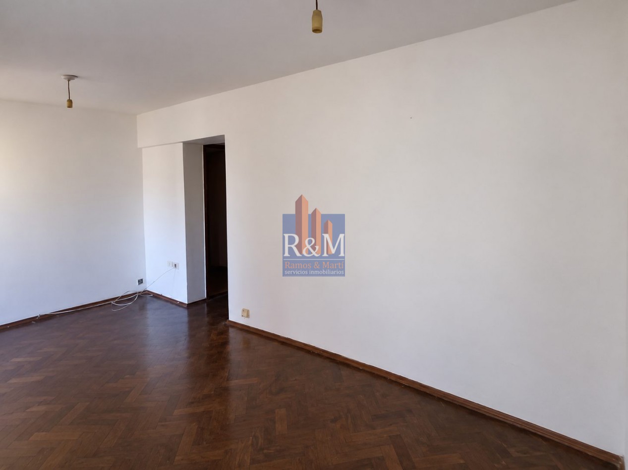 ALBERDI: DPTO 2D SEMIPISO CON BALCON