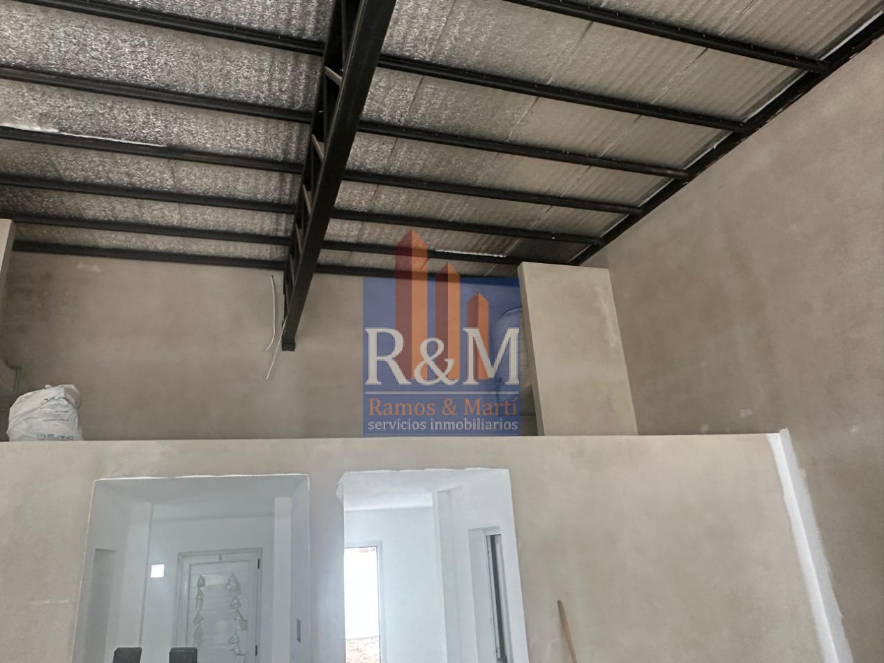 DOCTA: SE ALQUILAN 3 LOCALES DE 65 M2 + PATIO