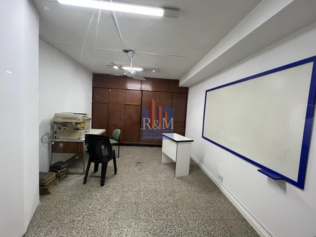 CENTRO: OFICINAS EN GALERIA CONDOR AV COLON 352