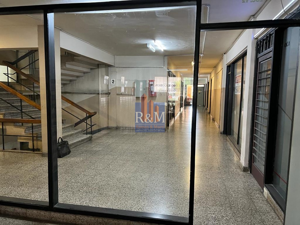 CENTRO: OFICINAS EN GALERIA CONDOR AV COLON 352