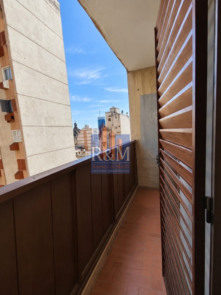 ALBERDI: DPTO 2D SEMIPISO CON BALCON