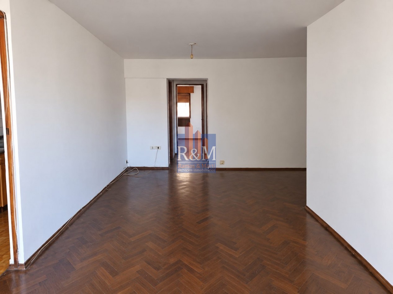 ALBERDI: DPTO 2D SEMIPISO CON BALCON