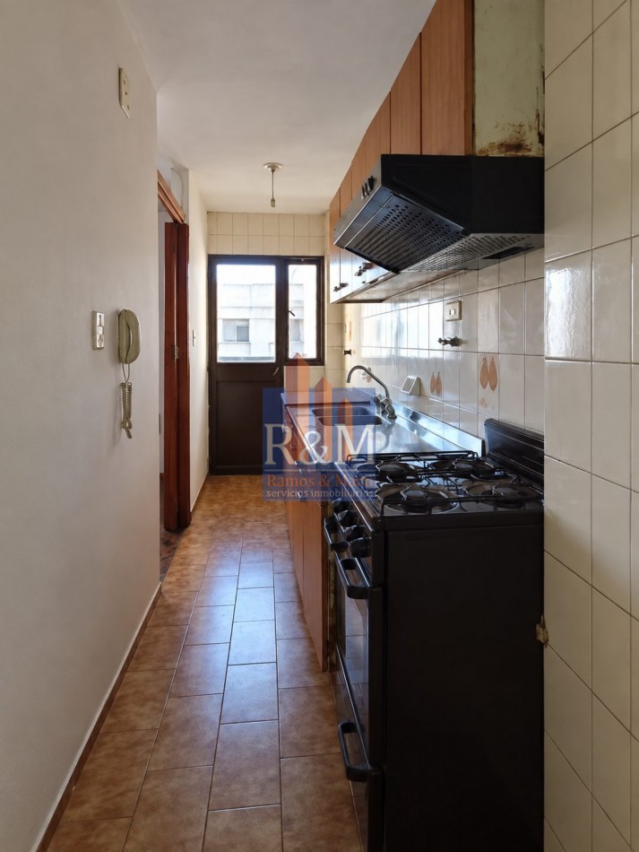 ALBERDI: DPTO 2D SEMIPISO CON BALCON