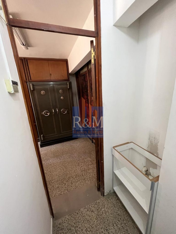 CENTRO: OFICINAS EN GALERIA CONDOR AV COLON 352