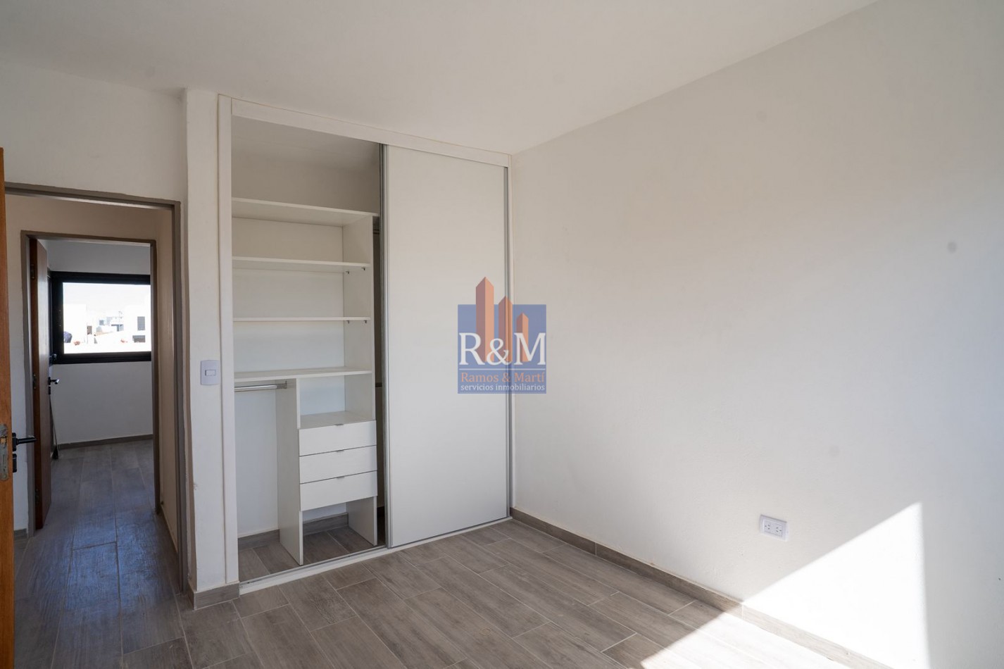 DOCTA: DUPLEX 3D, 2B Y ASADOR - A ESTRENAR