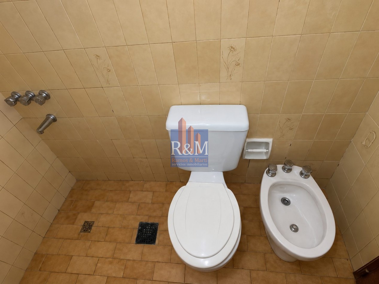 ALBERDI: DPTO 2D SEMIPISO CON BALCON